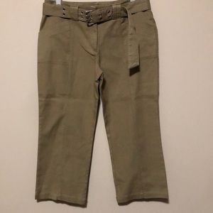 ISAAC MIZRAHI khaki colored capris with belt. Size 10.
